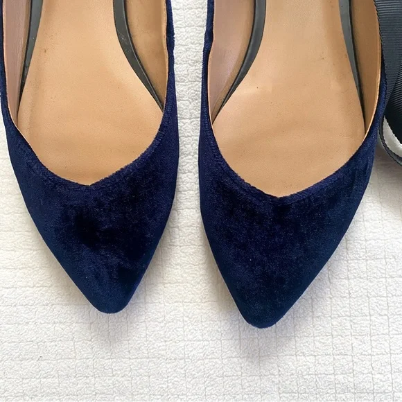 Banana Republic Navy Blue Velvet Aurora Ankle Strap Flats, Size 7.5 - Picture 4 of 5